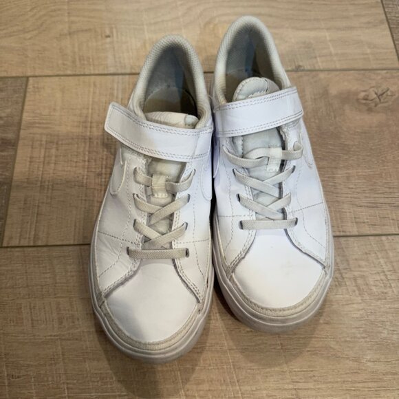 NIKE YOUTH GIRLS WHITE SNEAKER SHOE 2Y DA5381-104 - Picture 2 of 6